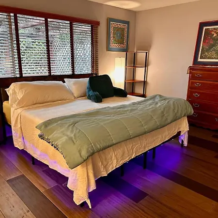 Peaceful 5-Bed Retreat Garden Near Sf Villa